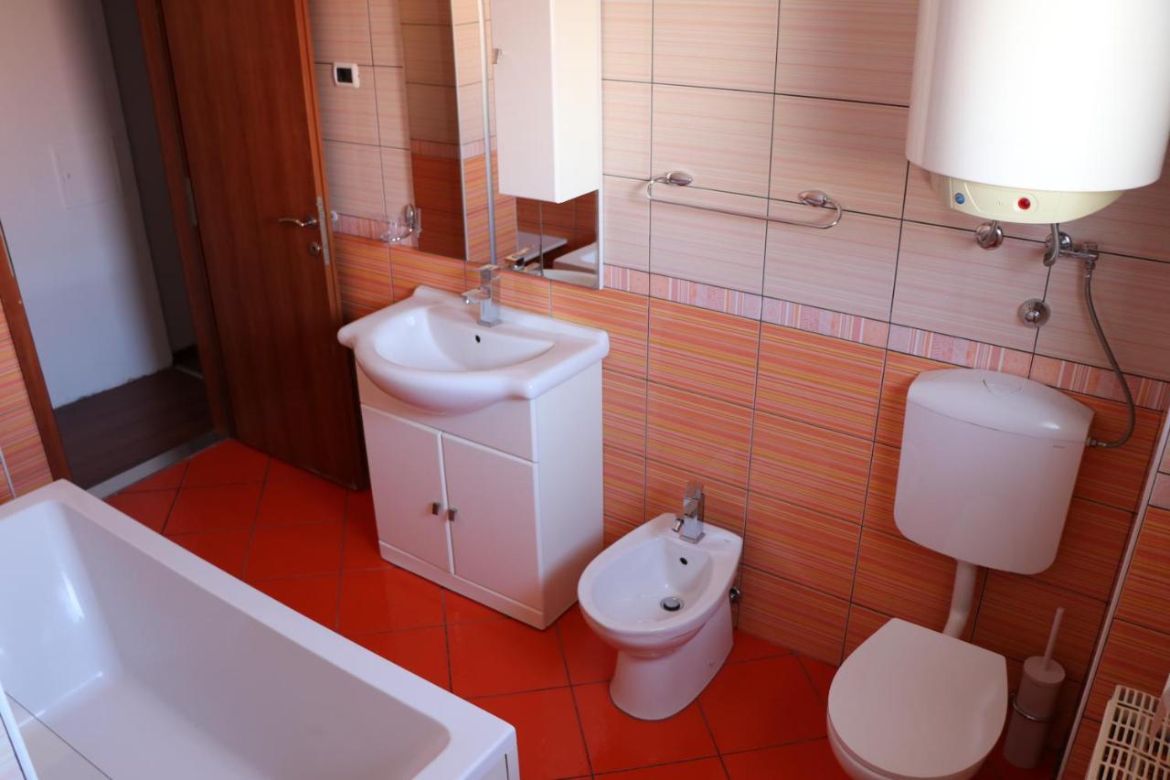 Nona Lili Apartment Изола Екстериор снимка
